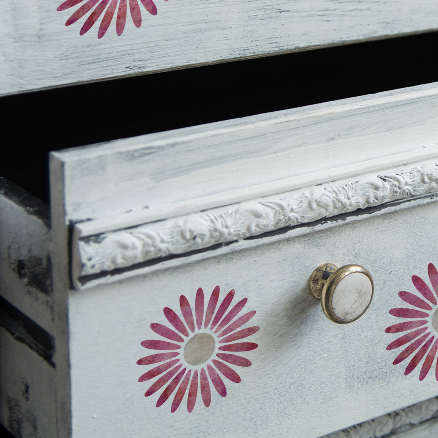 CraftStar Daisy Stencil - Shabby Chic Furniture