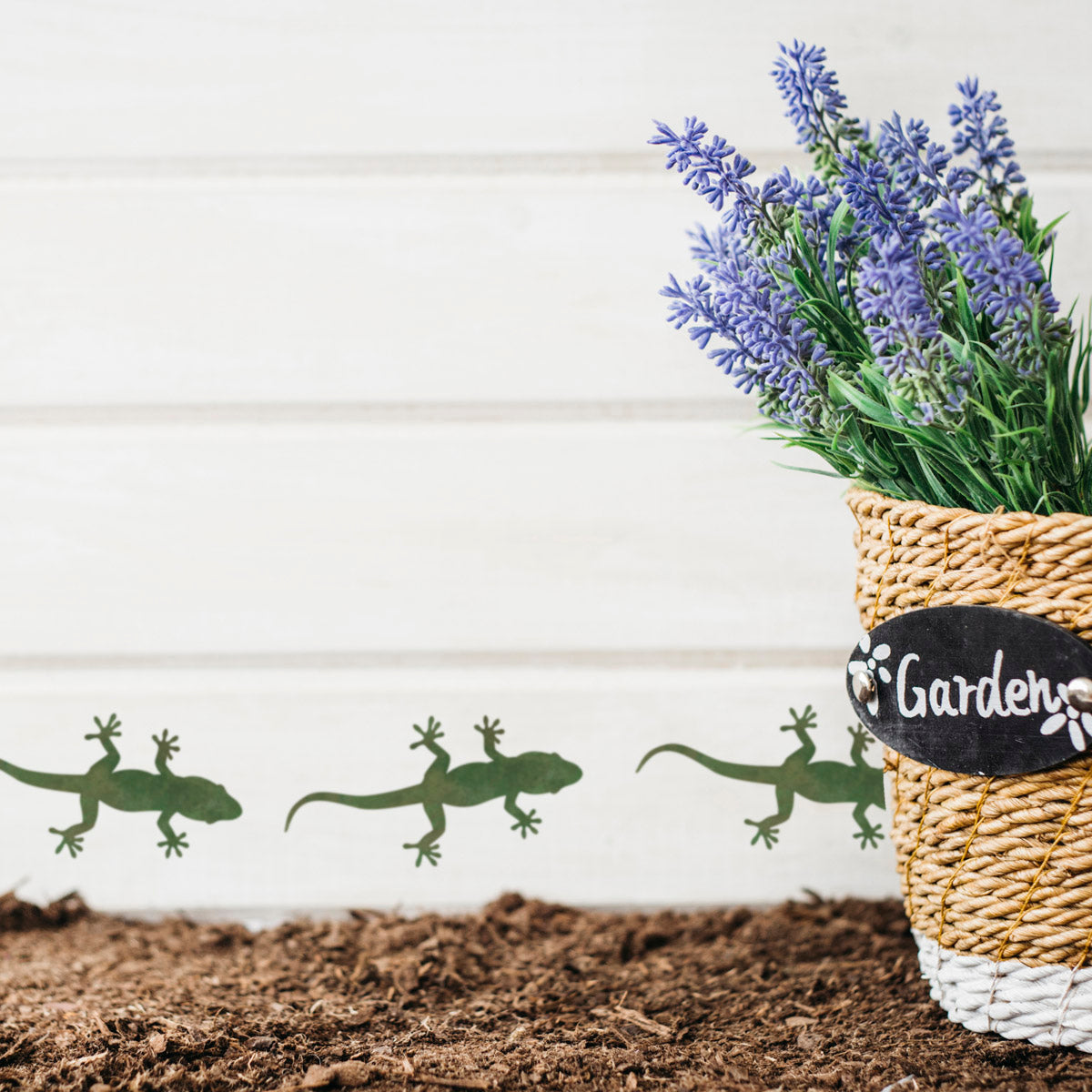 CraftStar Gecko Stencil in Garden